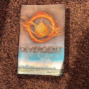 Divergent Paperback